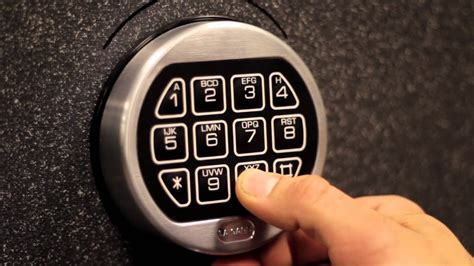 Change safe combination digital.  Aug 31, 2024 · Changing the combination o...