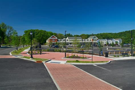 Location: Chappaqua Investor Center is located in the retail development section of Chappaqua Crossing next to Whole Foods. Parking: Available at the Investor Center. Connect with us before stopping by to see if we can help you online. Customer Service Center. Or call us at 800-343-3548.. 