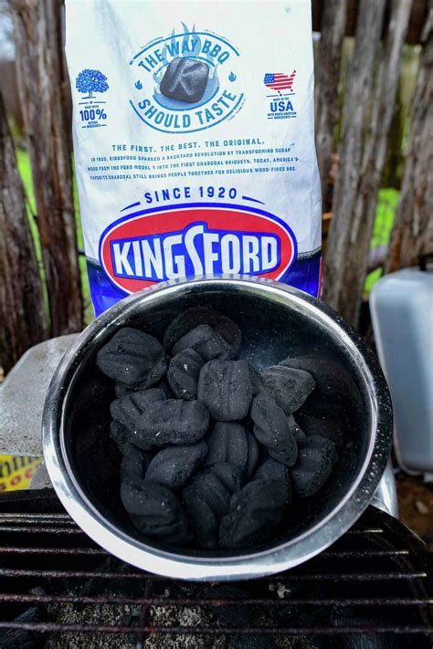 Charcoal brands. 3. Best Budget – Kingsford Original Charcoal Briquettes, BBQ Charcoal for Grilling Review. These BBQ charcoal briquettes grill up your favorite foods in just 15 minutes – 25% faster than other available charcoal brands. So you can spend less time prepping and more time enjoying quality time with the people you love. 