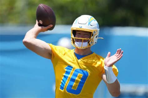 Chargers QB Justin Herbert out for the year