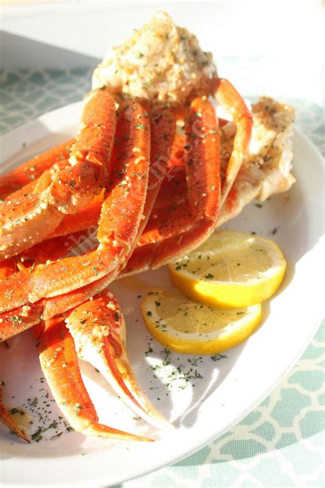 Charleston crab legs. Some simple side dishes that compliment crab legs include a fresh green salad with citrus dressing or steamed mixed vegetables seasoned with fresh herbs. Steamed artichokes or gree... 