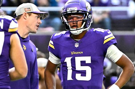 Charley Walters: Vikings need to see more of Josh Dobbs before considering a contract