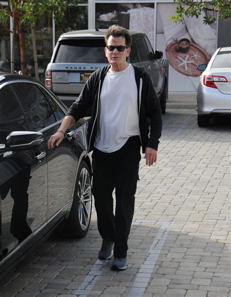 Charlie sheen was attacked by his neighbor.. American actor Charlie Sheen was assaulted by a woman at his Malibu home, police in Los Angeles have said. The attack occurred on Wednesday about 13:00 local time (21:00 GMT), authorities said. 