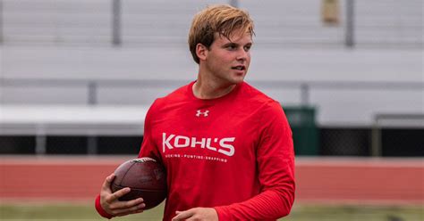 Charlie weinrich. Find the latest news about Kansas Jayhawks Place Kicker Charlie Weinrich on ESPN. Check out news, rumors, and game highlights. 