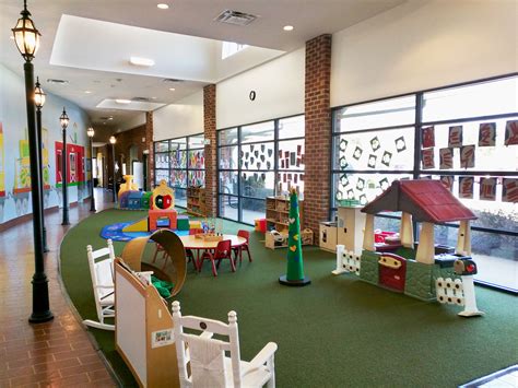 Charlotte daycares. They have both large indoor and outdoor spaces, colorful interiors, and both daycare and boarding services. Location: 3100 Monroe Rd, Charlotte, NC 28205. Hours: M-F 6:30-10AM, 1-7PM; Sat 7-10AM, 1-6PM; Sun 7-10AM, 3-6PM. Why we like it: It’s a small business where you get to know the owner so you feel more at home. 