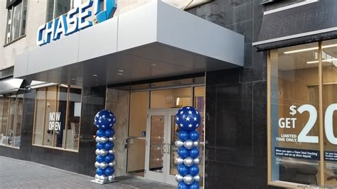 Chase Bank Branch in Downtown Cincinnati 495 Vine St