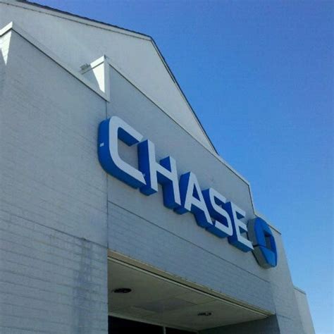 A look at Chase vs Wells Fargo, the two largest banks in the US, can help determine which is better for you. We breakdown the similarities and differences Calculators Helpful Guide.... 