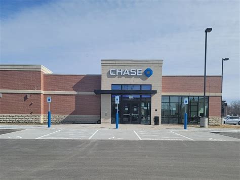 Chase bank in minnesota. Chase Bank branches that are open on Sundays are usually located in grocery stores, whereas standalone branches are usually closed on Sundays. However, opening hours and days may vary from location to location. 