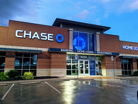 Chase Bank Babcock and Huebner branch is loca