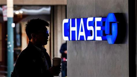 The Chase Bank fraud department is a division of the bank that actively monitors deposit and credit accounts for suspicious activity. The department also responds to reports of sus.... 