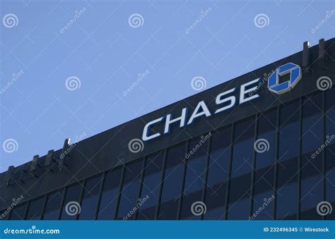 Whether it was the bank teller, manager or intern, the attitude is welcoming, knowledgable, proficient, sincere and amazing. I give 5 stars! *****. Chase Bank Branch Location at 102 South Oak Street, West Lafayette, OH 43845 - Hours of Operation, Phone Number, Address, Directions and Reviews.