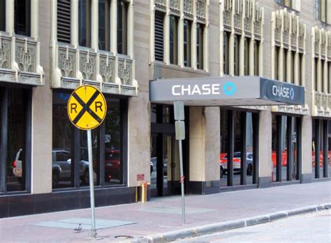 Chase Bank - Main St. 712 Main. Houston, TX 77002. 713-216-4799. http://www.chase.com/. Find Parking Twitter Facebook. Visit this branch for deposit boxes and Chase Private Client services as well at two ATMs. . 