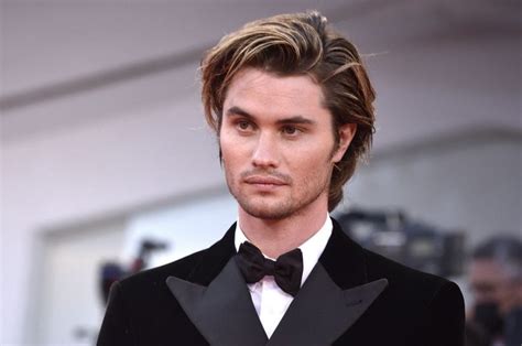 Chase Stokes Wiki, Bio, Age, Net Worth, and Other Facts. Below is a compiled list of the most interesting facts about Chase Stokes. Check it out! Chase Stokes is an actor, known for Outer Banks (2020), One Of Us Is Lying and Stranger Things (2016). Interesting Facts about Chase Stokes.. 