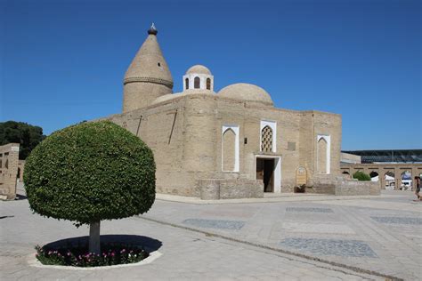 Chashma-Ayub Mausoleum - Wikipedia