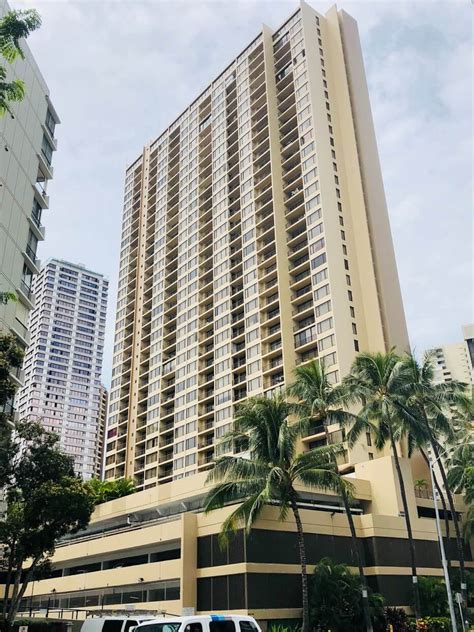 Chateau waikiki. On the outskirts of Waikiki is the Chateau Waikiki, which offers one of the best views of the Pacific Ocean in addition to the beautiful gazebos on its grounds. This condominium has … 