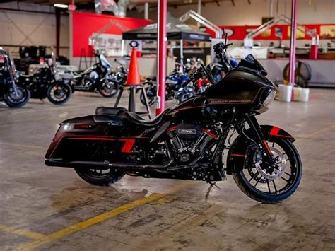 Recently, I was able to attend the Harley Davidson Custom Motorcycle Showcase at White Lightning in Chattanooga, TN. You gotta check out some of these bikes!....