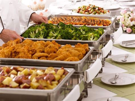 Cheap catering. Here are our top recommendations for the cheapest catering options. 1. Breakfast for Dinner. Breakfast foods tend to be less expensive than dinner menu items. For instance, catering a party with a breakfast buffet, yogurt bar and fresh fruit may help you save on costs compared to a steak and shrimp plated dinner. 