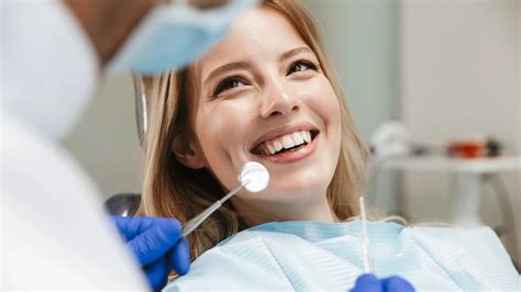 Here's how: We'll assume you have a PPO dental plan that covers major procedures at 50%, you're past the waiting period, and your dentist's customary fee for the treatment is $2,000. With a 35% in-network discount, the fee goes down to $1,300. After paying your $50 deductible, the insurance company pays half of the remaining $1,250 charge, and .... 