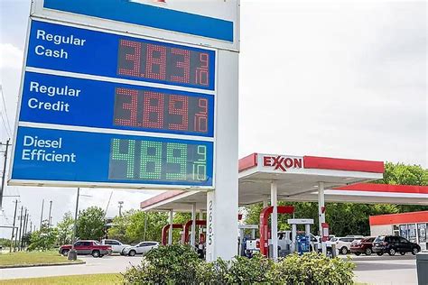 Right (SE) - 0.87 miles. 13901 Nw 67th Ave, Miami Lakes, FL 33014. $ 3.499. 4 prices within 1 mile - Avg: $ 3.71. Find the best Unleaded fuel prices by Interstate exit along I-75 traveling Southbound in Florida.. 