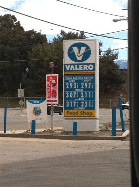 Central Gas in Salinas, CA. Carries Regular, Midgrade, Premium. Has