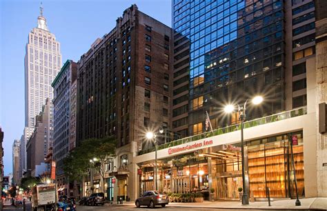 Cheap hotels midtown nyc. 1. The Peninsula New York. Hotels. Chain hotels. Midtown East. This is the perfect hotel if you're coming to New York and plan to shop till you drop. You'll be right … 