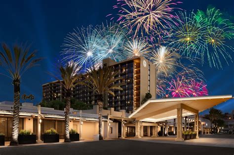 Cheap hotels near disneyland anaheim. Hampton Inn & Suites by Hilton Anaheim Garden Grove. Hotel Category: Deluxe Distance to Disneyland Resort: More Than 1 Mile Transportation to Disneyland Resort: Available for a Fee. Check Availability. 