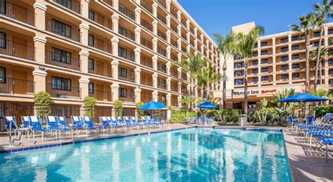 Cheap hotels near disneyland california. 1 -2. Anaheim Camelot Inn and Suites and Tropicana Inn and Suites: Both of these hotels are a whopping 0.43-mile distance from Disneyland! These hotels offer the same rate; $103 per night during low season and $116 per night during high season. Taxes are not included and will be collected by the hotel at check out. To book one of these … 