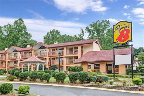 Cheap motels in gatlinburg tn. # 15 of 66 Specialty lodging in Gatlinburg "We love this location and the resort with all the amenities. Has several pools, mini golf, game room, fitness center and our room had a spectacular view of the forest and wildlife. ... Over the last 30 days, cheap resorts in Tennessee have been available starting from $99.00, though prices have ... 