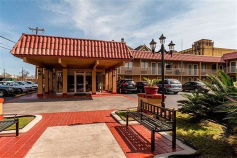 Cheap motels san antonio. Homegate Studio And Suites San Antonio, located 7 km from the 200 - acre theme park "Six Flags Fiesta Texas", offers guests free self parking and a seasonal outdoor pool. Situated in Northwest San Antonio district, the motel is set 6 km from University of Texas. Huebner Oaks Center is a short drive away. 