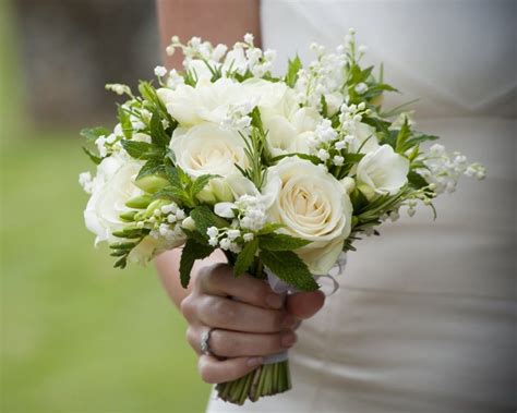 Cheap wedding flowers. Regardless of your budget, there are still plenty of options out there so you get stunning flowers for your wedding. The budget levels can be broken down as: Affordable – From £350. Moderate – £1,000 – £1,500. Luxury – £1,500- £2,000. Super luxury – From £2,000. 