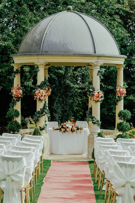 Cheap weddings. The average price of an affordable wedding venue in the UK can vary depending on the location, time of year, and amenities offered. On average, couples can expect to spend around £2,500 to £5,000 for a budget-friendly wedding venue in the UK. 