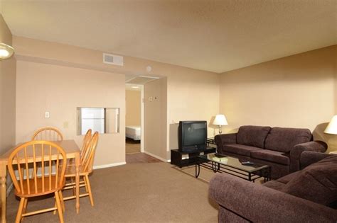 3708 W. Northern Ave, Phoenix, AZ 85051. Find a Home. Welcome to Northern Chateau Apartments in beautiful Phoenix, Arizona. We are conveniently located near shopping, dining, and entertainment. ... Current Rental Rates. One Bedroom Apartments. 550 square feet. $919.00 plus tax ($940) or. Studio Apartments. 400 square feet. $789.00 plus tax .... Cheap weekly rentals phoenix az
