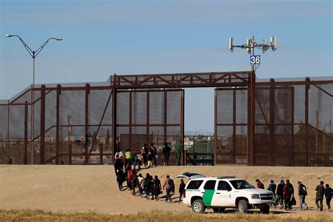 Checkpoint el paso texas. Border authorities apprehended nearly 3,000 migrants in Del Rio, Texas, and around 1,300 migrants in El Paso on Sunday, straining federal resources, according to a Homeland Security official. 