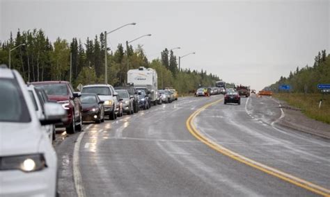 Checkpoints will block attempts to return, N.W.T. official warns wildfire evacuees
