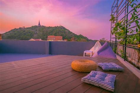 Chedi View Hostel & Rooftop Bar .