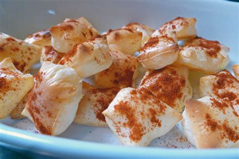 Cheese snacks. Jan 8, 2024 · Cottage Cheese Snack Ideas High Protein. Since cottage cheese comes in at 13 grams of protein per 1/2 cup, it is a satisfying and filling part of the healthy snack or meal. . For a comparison, 2 ounces of chicken is approximately 15 grams of prot 