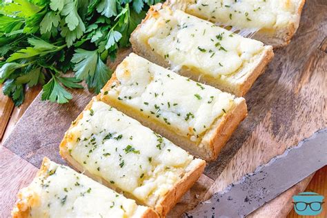 Cheesy Garlic Bread (+Video) - The Country Cook