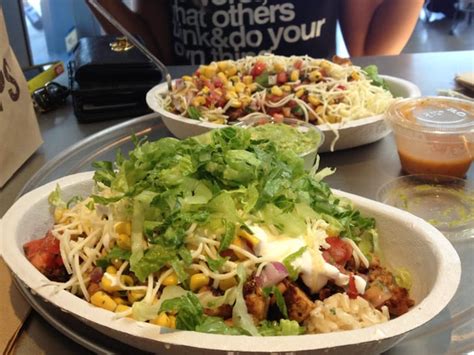 Chefs reveal the 9 things they always order at Chipotle