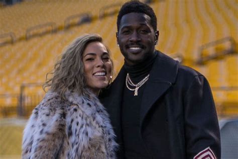 Chelsie kyriss leak. A MYSTERY model pictured in bed with Antonio Brown has been identified. Ex-NFL wide receiver Brown posted an image on his Snapchat on the sheets with a female. The woman had quite a resemblance to … 