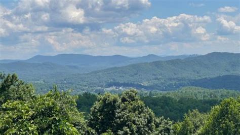 Cherokee north carolina webcam. If you live in North Carolina and want to plant a vegetable garden, you may be wondering exactly what you can plant and when. This guide can help you determine your options based o... 