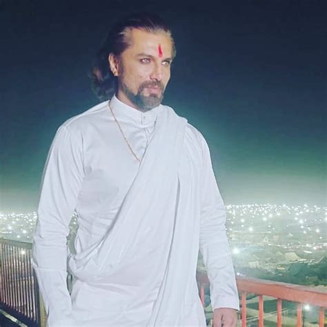 Chetan hansraj biography of christopher