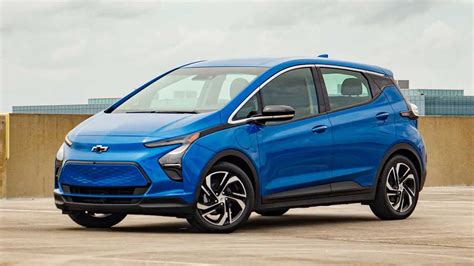 Chevy bolt ev forum. Feb 8, 2017 · I find this useful for aligning the car in the center of head-in parking spaces and, when parallel parking, to make sure the rear of the car is not blocking an adjacent driveway, or a no-parking red-painted curb, instead of getting out of the car to look and getting back in the car to adjust. Besides, the feature generates a big "Wow" factor ... 