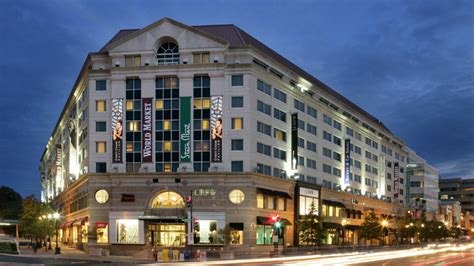 Chevy chase pavilion mall. &hellip; Nov 13, 2024 · Situated in the we...