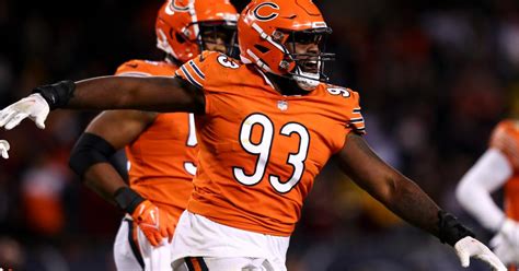 Chicago Bears defensive lineman Justin Jones rips Green Bay Packers fans: ‘Half of them don’t even know football’