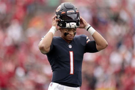 Chicago Bears injury news: QB Justin Fields will miss his 3rd straight game, plus Jaquan Brisker and Tremaine Edmunds updates