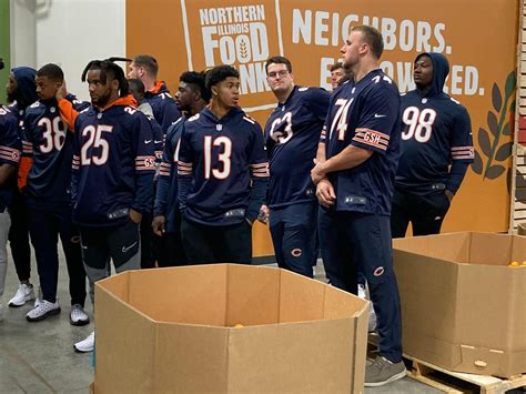 Chicago Bears players mentor high school athletes while helping food bank; ‘They realize they’re normal people who play the same sport’