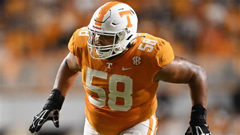 Chicago Bears trade down again and select Tennessee offensive tackle Darnell Wright with the No. 10 pick in the NFL draft