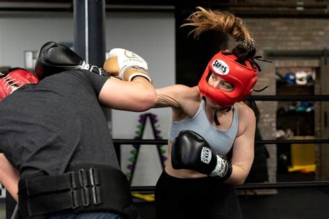 Chicago Golden Gloves shines spotlight on female boxers