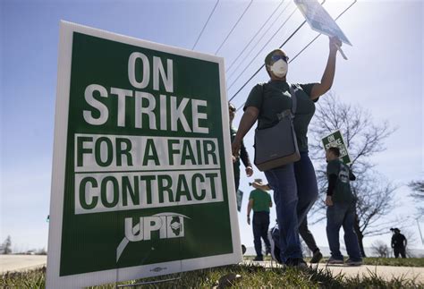 Chicago State faculty and staff union reaches agreement with university, suspends strike