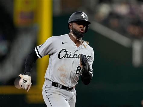 Chicago White Sox CF Luis Robert Jr. returns from sprained pinkie finger and is ready to wear 2 sliding mitts